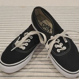 Black Vans / 3.5 Men 5.0 Women 3.5 Youth